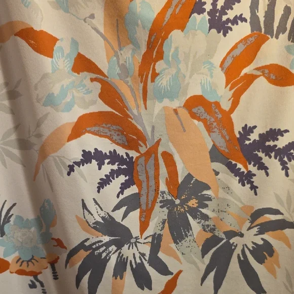 Columbia Silver Sleeveless Tank Top with Abstract Leaf Design - Picture 4 of 6